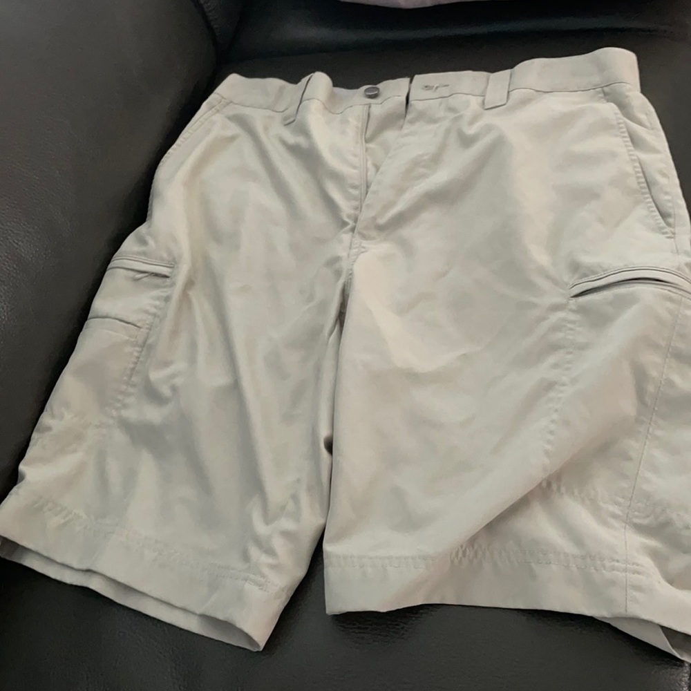 Men’s Khaki Callaway shorts.